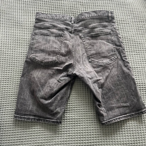 Men’s slim fit denim shorts gray H&M size 32 summer casual - Picture 2 of 6